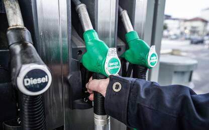Benzina, senza tasse in Italia sarebbe tra le meno costose d’Europa