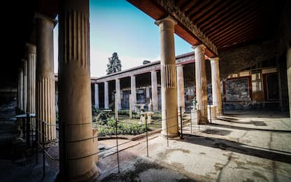 Incide il suo nome in una domus di Pompei, turista denunciato
