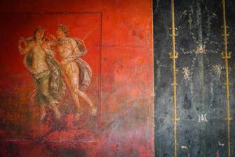 Affreschi all'interno della casa dei Vettii nel Parco Archeologico di Pompei. Napoli 10  Gennaio 2023. ANSA/CESARE ABBATE