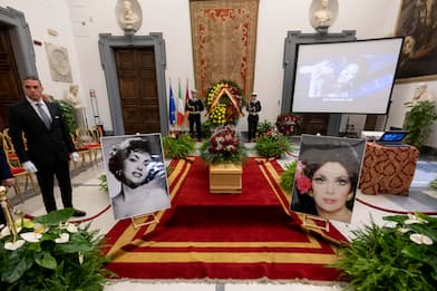 Addio a Gina Lollobrigida, la camera ardente in Campidoglio. FOTO