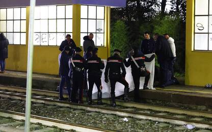 Tenta attraversare binari, 15enne muore colpito da treno nel bresciano