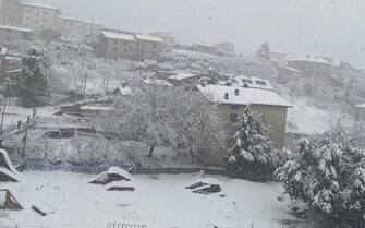 Neve Gualda Tadino Neve a Gualdo Tadino, 23 gennaio 2023. ANSA/SCASSELLATI