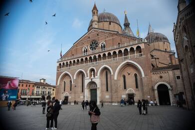 Padova, il bar Zanellato chiuso dai vicini stanchi del troppo rumore