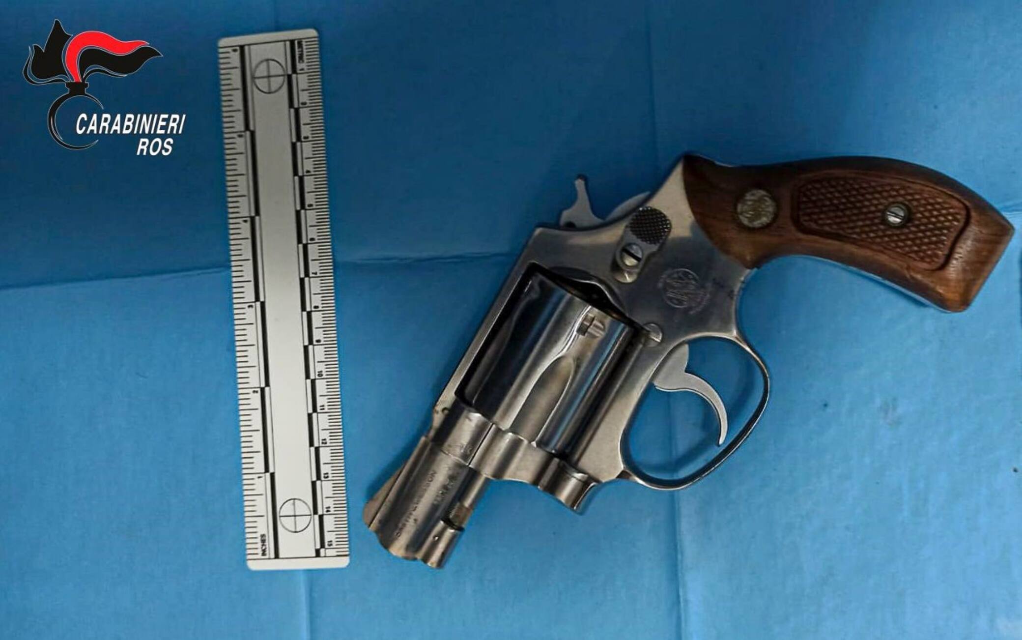 La pistola trovata nell'abitazione di Matteo Messina Denaro