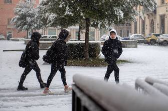 The city of Rieti under the snow, with closed schools and traffic jams. People walk in the snow in the city center and play snowballs on January 23, 2023. (Photo by Riccardo Fabi/NurPhoto via Getty Images)