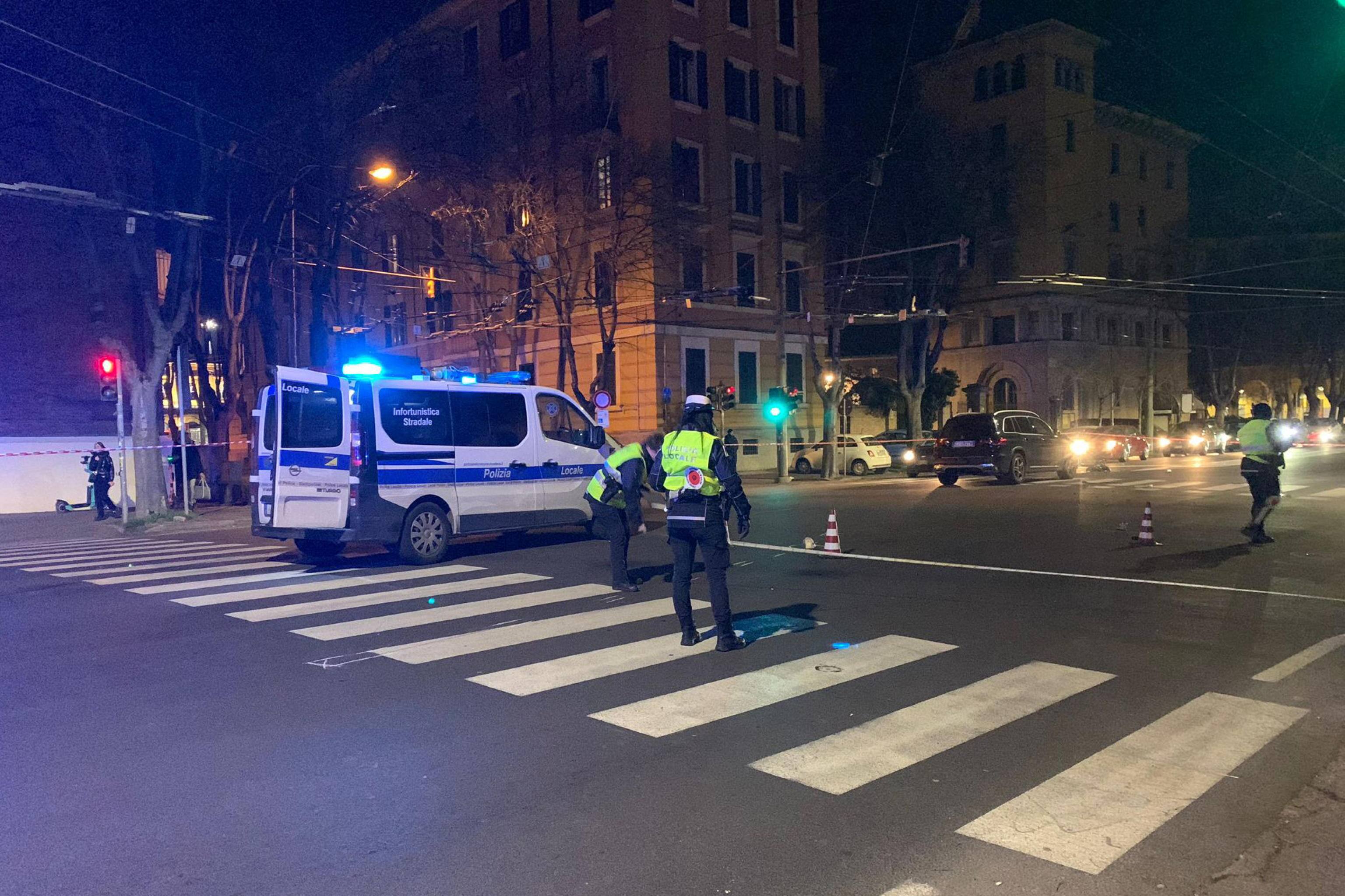 Il luogo dell'investimento sulle strisce pedonali in viale Monte Kosica a Modena