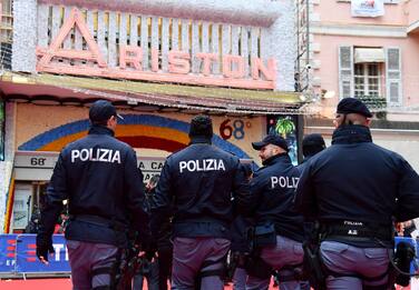 Sanremo, rischio attacco anarchici al Festival: mobilitati 250 agenti