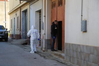 La scientifica al lavoro nel covo 3 col georadar, Campobello di Mazara, 21 gennaio 2023. È stata ritrovata dalla polizia la Giulietta del boss Matteo Messina denaro. Proprio grazie alla macchina gli investigatori riuscirono a risalire al primo covo del boss individuato a Campobello di Mazara.
ANSA/ CARMELO SUCAMELI