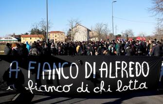Presidio anarchico in solidarietà di Alfredo Cospito davanti al carcere di Opera in via camporgnago a Milano, 4 febbraio 2023.ANSA/MOURAD BALTI TOUATI