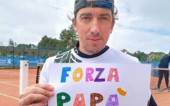Andrea Silvestrone, 49enne atleta affetto da sclerosi multipla, giocatore di tennis in carrozzina, in una immagine tratta da Facebook. FACEBOOK  ANDREA SILVESTRONE +++ NPK +++ ATTENZIONE LA FOTO NON PUO' ESSERE RIPRODOTTA SENZA L'AUTORIZZAZIONE DELLA FONTE CUI SI RINVIA +++