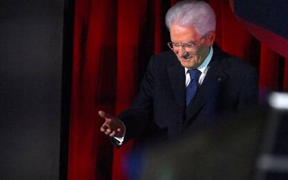 Mattarella a Sanremo, Ariston gli dedica standing ovation. FOTO