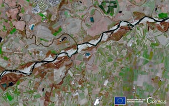 This image, acquired on 15 February 2023 by one of the Copernicus Sentinel-2 satellites, shows the reduced flow of the Po River north of Voghera, in northern Italy.

The entire Po Valley is affected for the second year in a row by severe drought conditions. According to the ANBI Observatory, the Po River reached its all-time record low levels in Piacenza and Cremona. In the Piedmont region, seven municipalities have had to use tanker trucks to provide drinking water to their population, and another 70 local administrations in northern Italy have declared a pre-alert. Additionally, the largest Italian water reserve, Lake Garda, is now only a few centimetres away from its historical minimum.

More information on the state of drought in Europe is available from the European Drought Observatory (EDO), managed by the Copernicus Emergency Management Service (CEMS).
credit: European Union Sentinel-2 Imagery