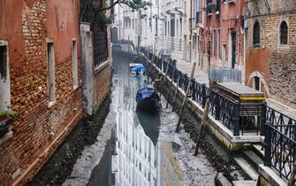 A general view of a dry canal for low tide on February 16, 2023 in Venice, Italy (Photo by Alessandro Bremec/NurPhoto)