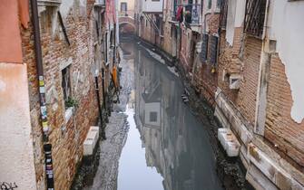 A general view of a dry canal for low tide on February 16, 2023 in Venice, Italy (Photo by Alessandro Bremec/NurPhoto)