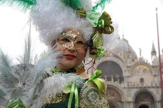 Characters in costume and mask on the pier of San Marco, on the occasion of the celebration of the Venetian carnival, Venice 18 February 2023. ANSA/ANDREA MEROLA