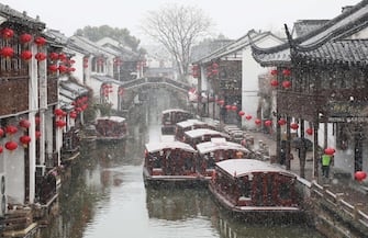 epa10413369 Tthe snow scenery of Shantang ancient street in Suzhou, Jiangsu Province, China, 15 January 2023 (issued 18 January 2023).  EPA/XINHUA/HANG XINGWEI CHINA OUT / MANDATORY CREDIT  EDITORIAL USE ONLY