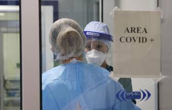 il reparto Covid del pronto soccorso dell' Ospedale Maggiore e Oglio Po di Cremona, Cremona 11 gennaio 2022.
ANSA/FILIPPO VENEZIA
