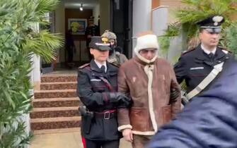 L'arresto di Matteo Messina Denaro Il boss mafioso Matteo Messina Denaro in un fermo immagine dopo l'arresto dai carabinieri del Ros, dopo 30 anni di latitanza, Palermo, 16 gennaio 2023. ANSA/US CARABINIERI +++ NO SALES, EDITORIAL USE ONLY +++ NPK +++