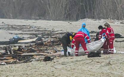 Migranti, naufragio in provincia di Crotone: 59 i morti accertati