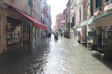 Venezia, si rompe condotta dell'acqua. Si allaga zona Lista di Spagna