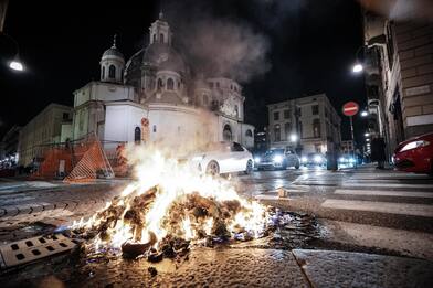 Raduno anarchici a Torino, questore: "Danneggiamenti incomprensibili"