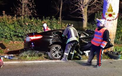 Treviso, auto contro platano: morte due ragazze e due giovani feriti