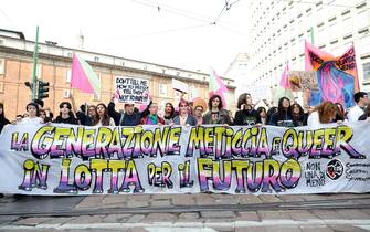 Il corteo studentesco globale Transfemminista, promosso da Non Una Di Meno che ha attraversato il centro di Milano, 8 Marzo 2023ANSA / MATTEO BAZZI