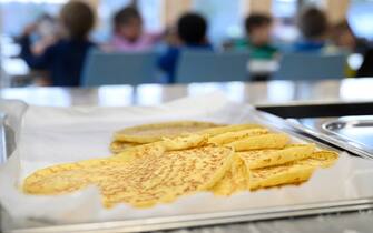 1187983850 10 December 2019, Baden-Wuerttemberg, Stuttgart: Pancakes lie on a tray during lunch in the canteen of a primary school. Photo: Sebastian Gollnow/dpa (Photo by Sebastian Gollnow/picture alliance via Getty Images)