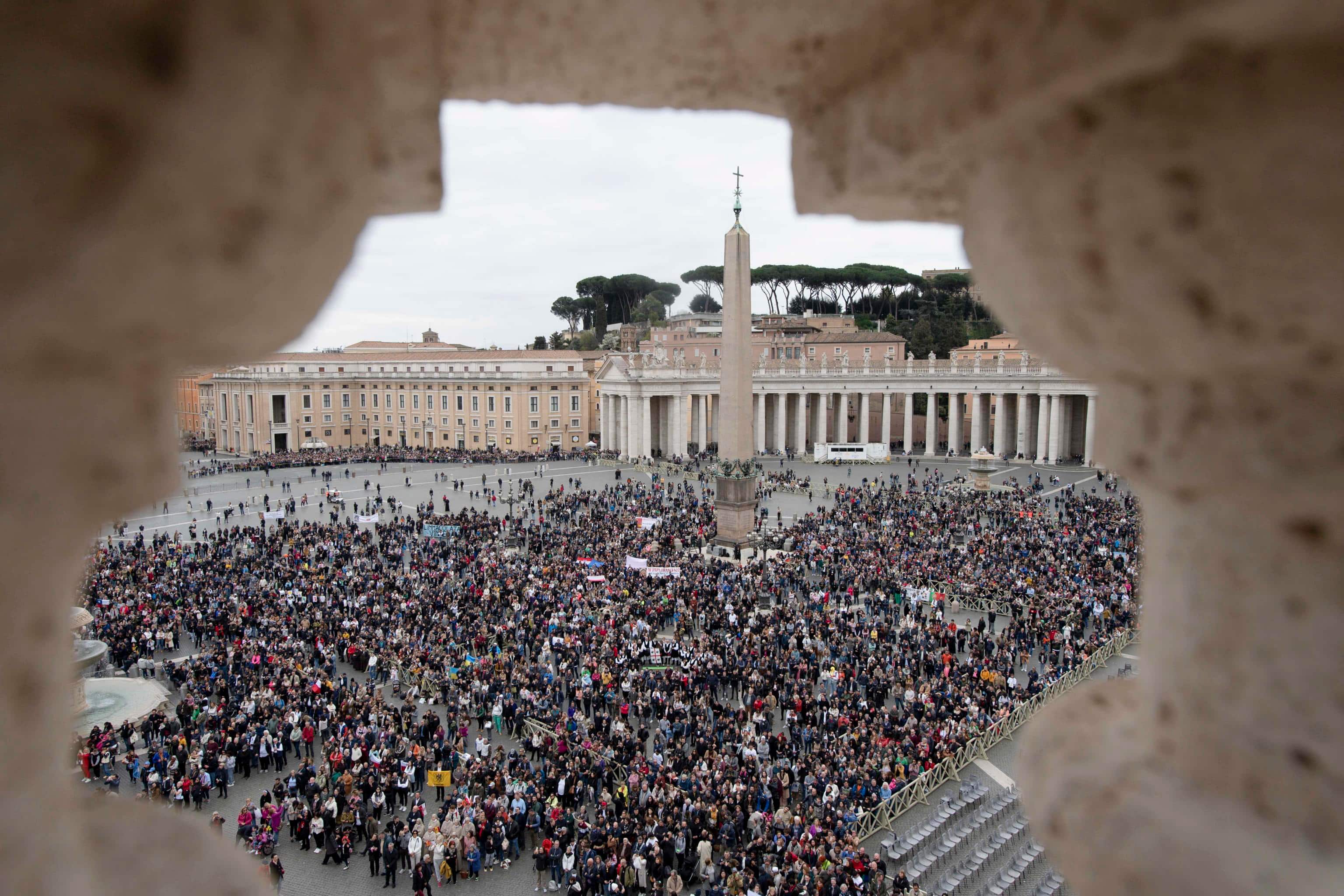 epa10531694 A handout picture provided by the Vatican Media shows faithful attend Pope Francis' traditional Angelus Sunday prayer, from a window of thye Apostolic Palace in Vatican City, 19 March 2023.  EPA/VATICAN MEDIA HANDOUT  HANDOUT EDITORIAL USE ONLY/NO SALES