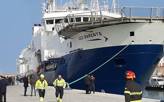 Migranti Italia, Geo Barents soccorre 190 persone in mare, a bordo anche minori