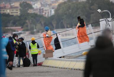 Migranti, almeno mille sbarchi oggi a Lampedusa e Roccella Jonica