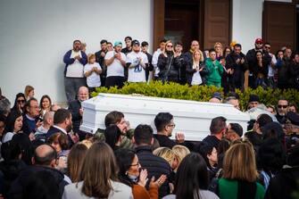 Un momento della cerimonia funebre di Francesco Pio Maimone nella chiesa di San Lorenzo Martire a Pianura, a Napoli, 25 Marzo 2023. ANSA/CESARE ABBATE