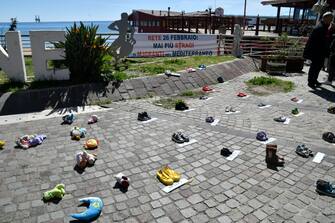 Un momento dell'iniziativa a Crotone per ricordare le vittime del naufragio di Cutro, 26 Marzo 2023. ANSA/GIUSEPPE PIPITA