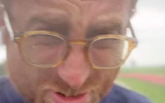 Foggia, la grandine distrugge il campo di tulipani: il video del coltivatore in lacrime Foggia, la grandine distrugge il campo di tulipani: il video del coltivatore in lacrime
