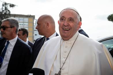 Papa Francesco dimesso dal Gemelli: "Non ho avuto paura". LIVE