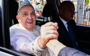 Papa Francesco dimesso dal Gemelli: "Non ho avuto paura"