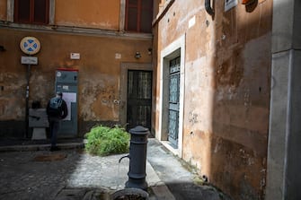 Rimossa la targa ''La Roma Antifascista'' in via Rasella, Roma, 03 aprile 2023. ANSA/ANGELO CARCONI
