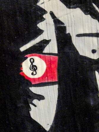 Dettaglio opera Laika via Rasella La nuova opera della Street Artist Laika, dal titolo "Dimissioni!", in via Rasella a Roma, 3 aprile 2023. Il poster raffigura un soldato nazista che suona un trombone dal quale esce la parola "dimissioni!". ANSA/ UFFICIO STAMPA ++HO - NO SALES EDITORIAL USE ONLY++ NPK++