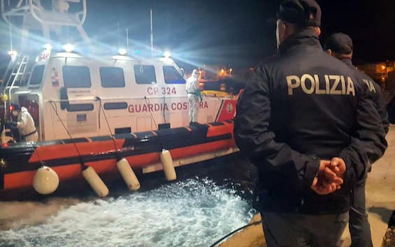 Migranti Sbarchi A Lampedusa Soccorse Persone