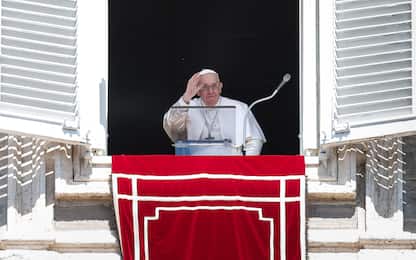Il Papa al Regina Caeli: “Invochiamo il dono della pace per il mondo”