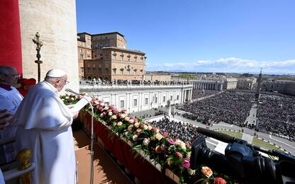 Papa dona due frammenti della "vera croce" per incoronazione Re Carlo