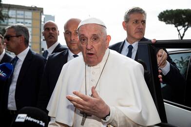 Papa rivela di aver avuto un malore prima del ricovero al Gemelli