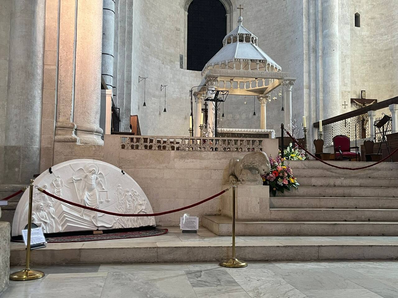 Il bassorilievo di San Michele Arcangelo “Messaggero di pace”