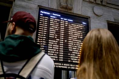 Caos treni, come spostarsi da Milano a Roma? Le opzioni