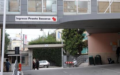 Pisa, psichiatra aggredita fuori dall'ospedale: è in gravi condizioni