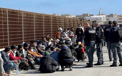Migranti, arrivati in 696 a Lampedusa. 2.069 ospiti in hotspot