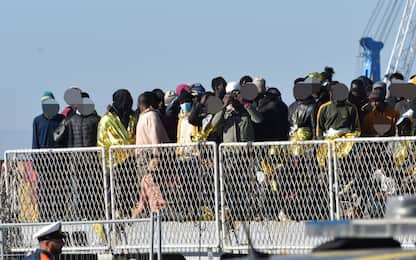 Migranti, sbarchi e naufragi nel Mediterraneo. Fermati 2 scafisti