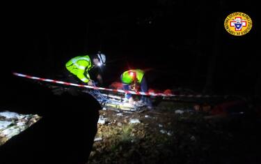 Le operazioni di soccorso per il recupero dell'ultraleggero e delle due vittime a Lusevera (Udine), 30 aprile 2023. ANSA/ UFFICIO STAMPA ++HO - NO SALES EDITORIAL USE ONLY++