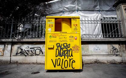Neonata abbandonata nel cassonetto a Milano, si cerca la madre