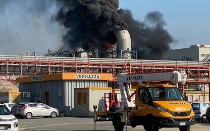 Vado Ligure, maxi incendio vicino centrale Tirreno Power